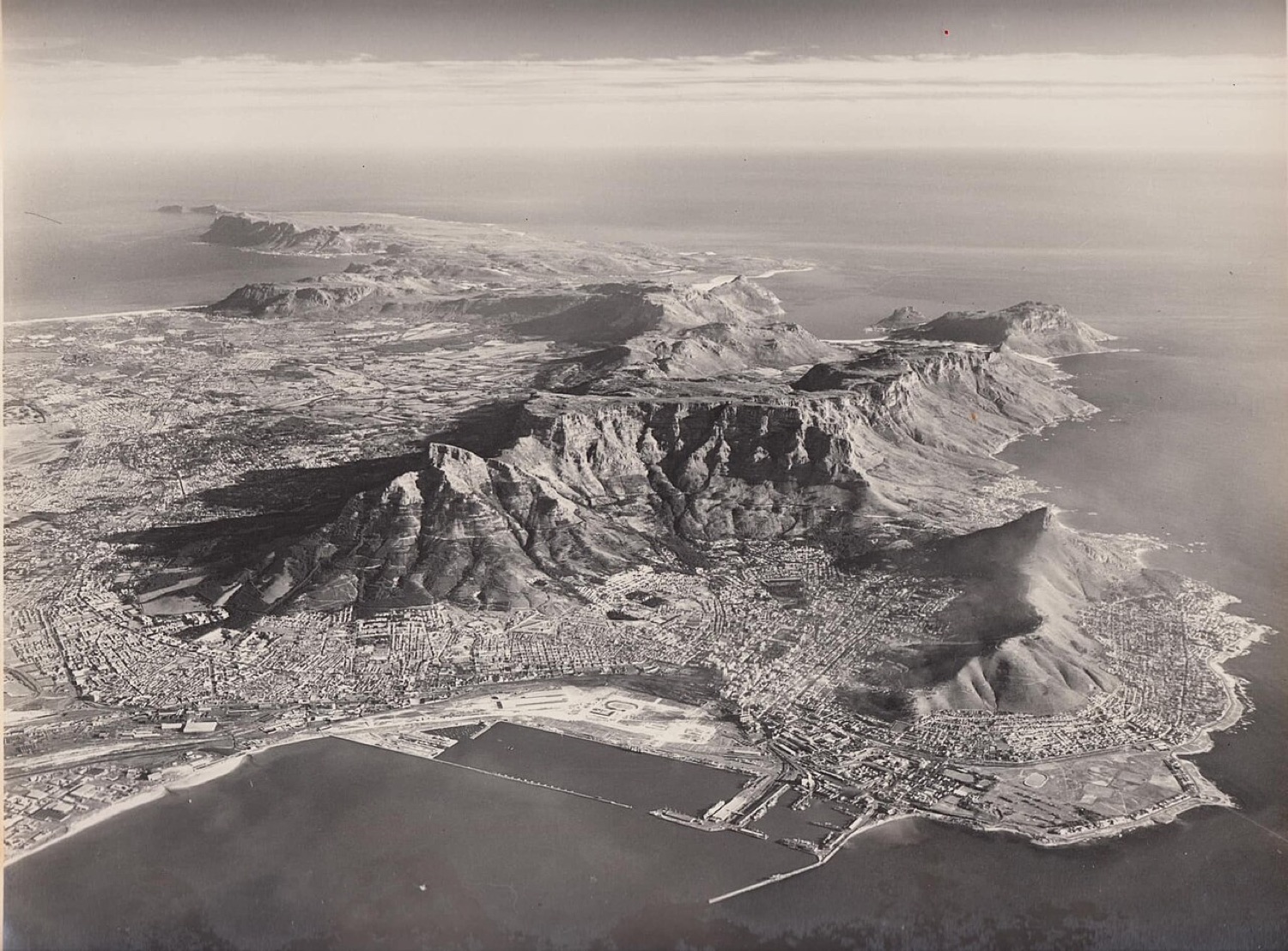 Cape Town and Table Mountain from the air, 1946