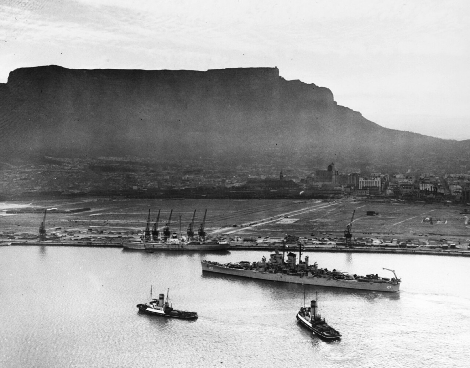 Ships in Cape Town harbour, 1948